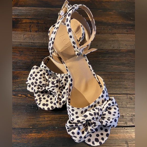 LOFT Cream and Black Strappy Sandals Size 6.5 - Picture 2 of 10